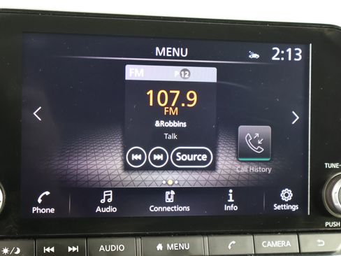 Used 2025 Nissan Rogue SV image 27