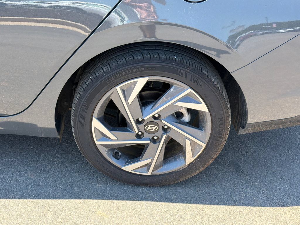 Certified 2025 Hyundai Elantra Sport FWD image 17