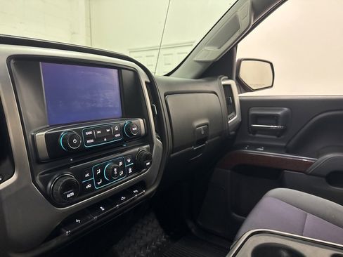 Used 2017 GMC Sierra 1500 SLE w/ SLE Value Package image 34