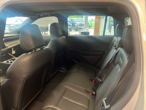 New 2026 Jeep Cherokee Overland w/ Advanced Pro Tech Group AWD/4WD image 8