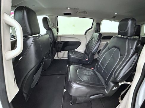 Certified 2022 Chrysler Pacifica Touring-L FWD image 20