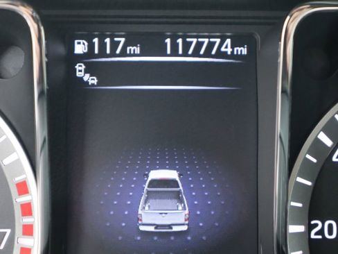 Used 2018 Nissan Titan PRO-4X image 16