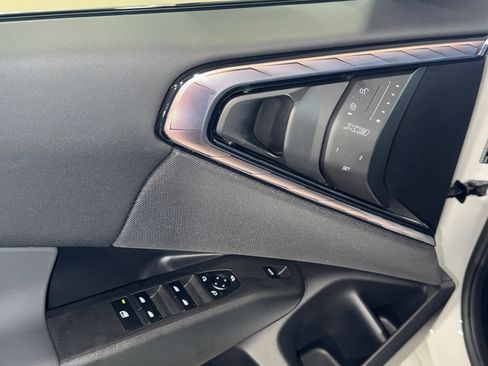 Certified 2025 BMW X3 xDrive30i w/ M Sport Package image 18