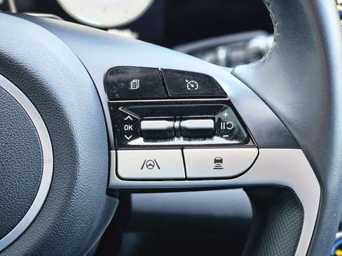 Used 2023 Hyundai Elantra Limited image 19