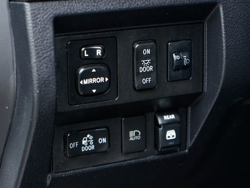 Used 2018 Toyota Tundra SR5 w/ TRD Off Road Package image 18