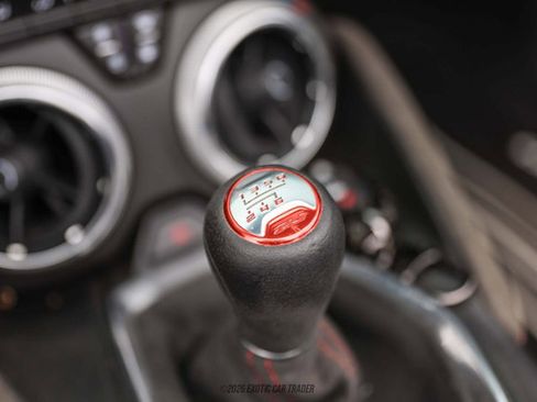 Used 2019 Chevrolet Camaro ZL1 RWD image 32