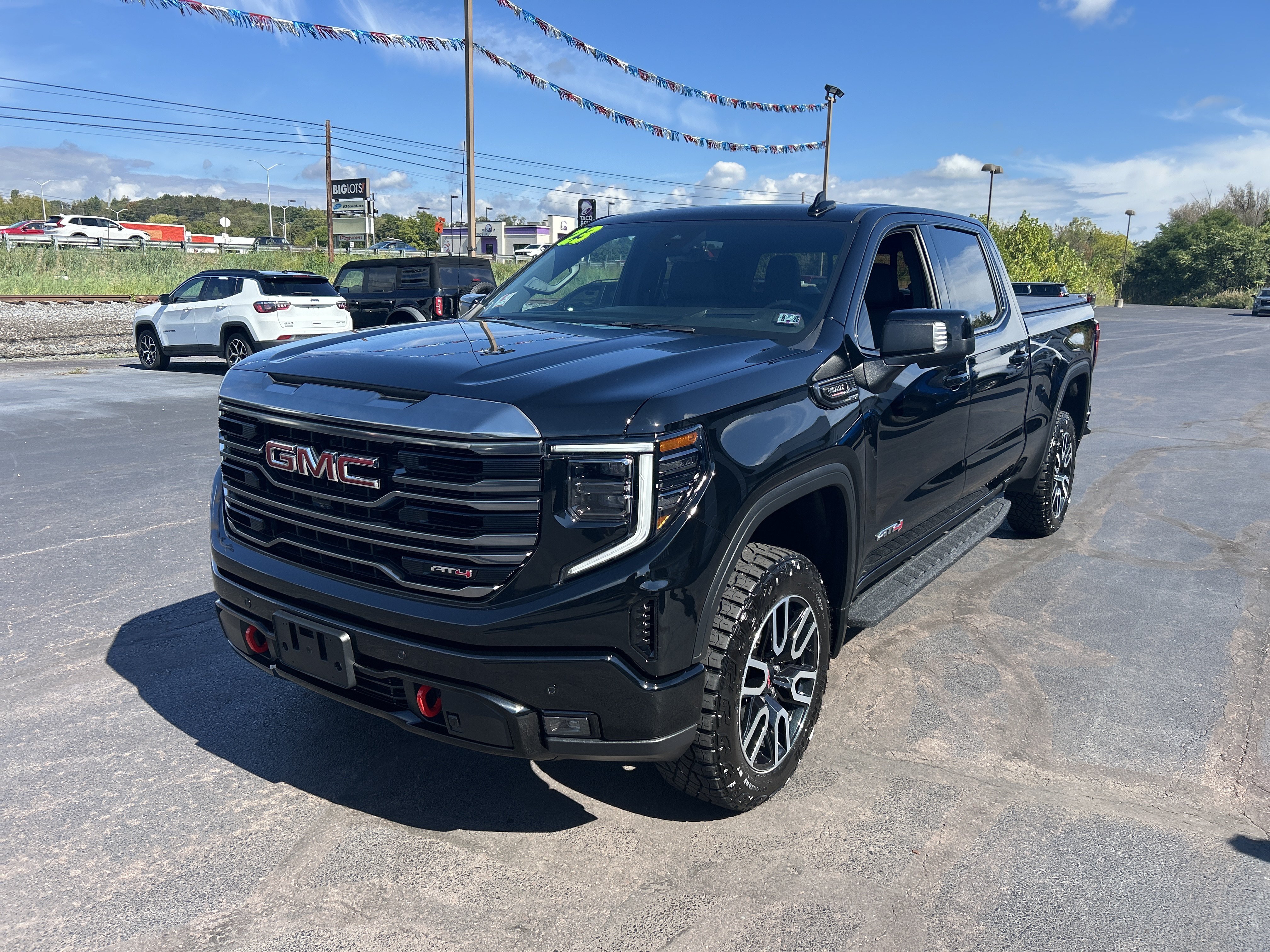 Used 2023 GMC Sierra 1500 AT4 w/ AT4 Premium Package AWD/4WD image 8