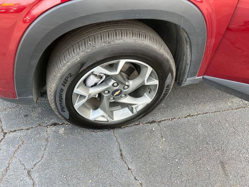 Used 2025 Chevrolet Trax LT image 28