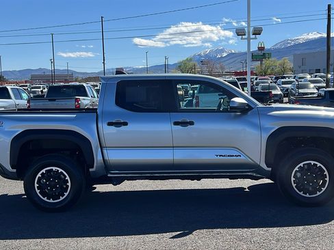 Used 2024 Toyota Tacoma TRD Off-Road AWD/4WD image 4