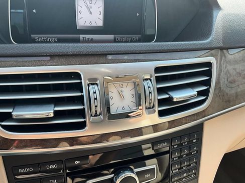 Used 2014 Mercedes-Benz E 350 4MATIC Sedan image 24