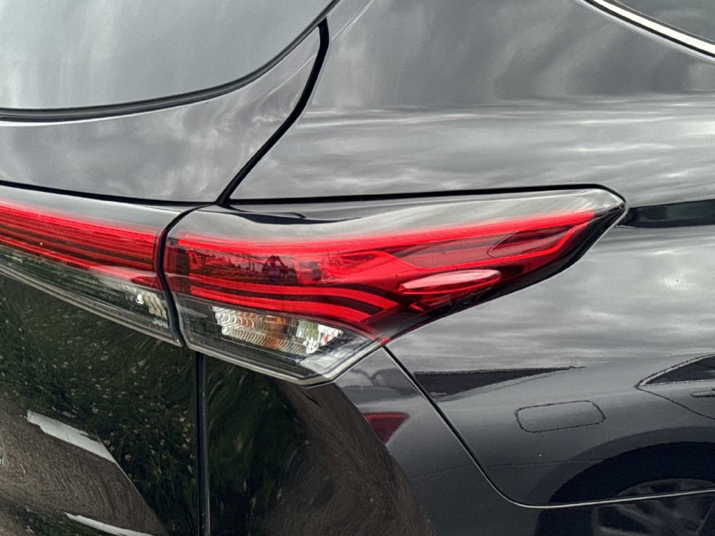 Used 2020 Toyota Highlander Limited FWD image 15