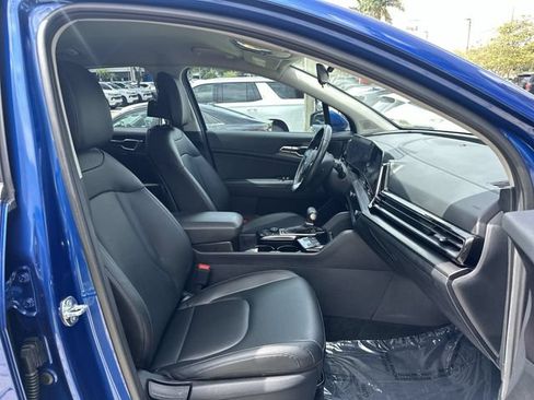 Used 2025 Kia Sportage EX FWD image 29