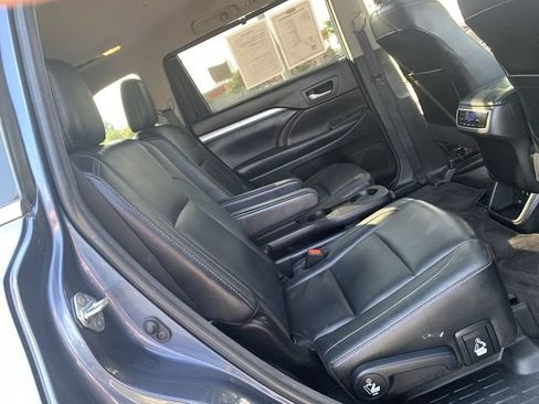 Used 2018 Toyota Highlander XLE AWD/4WD image 14