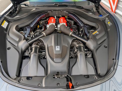 Used 2021 Ferrari Roma RWD image 32