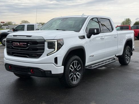 Used 2022 GMC Sierra 1500 AT4 w/ AT4 Premium Package AWD/4WD image 4