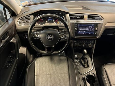 Used 2018 Volkswagen Tiguan SE image 18