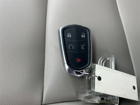 Used 2023 Cadillac XT4 Luxury w/ Cold Weather Package image 31