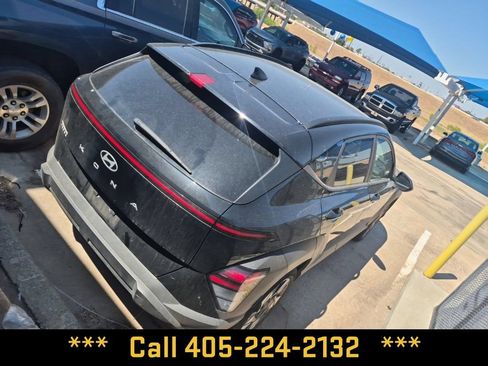 Used 2025 Hyundai Kona SEL FWD image 17