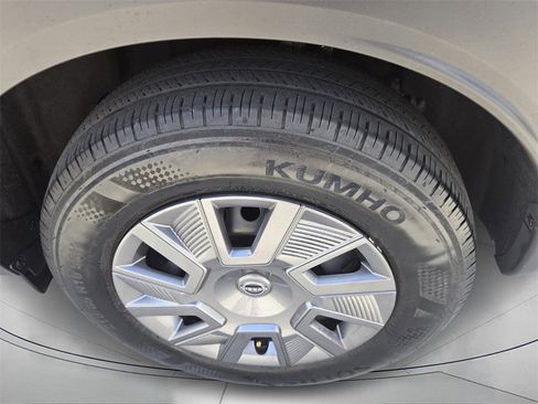 Used 2025 Nissan Kicks S image 9