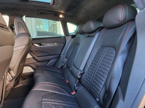 Used 2022 Maserati Levante Trofeo image 11