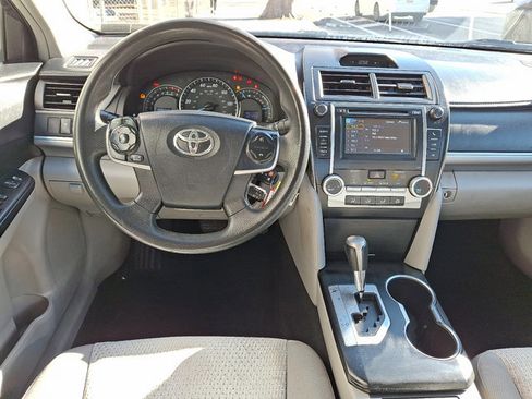 Used 2013 Toyota Camry LE image 10
