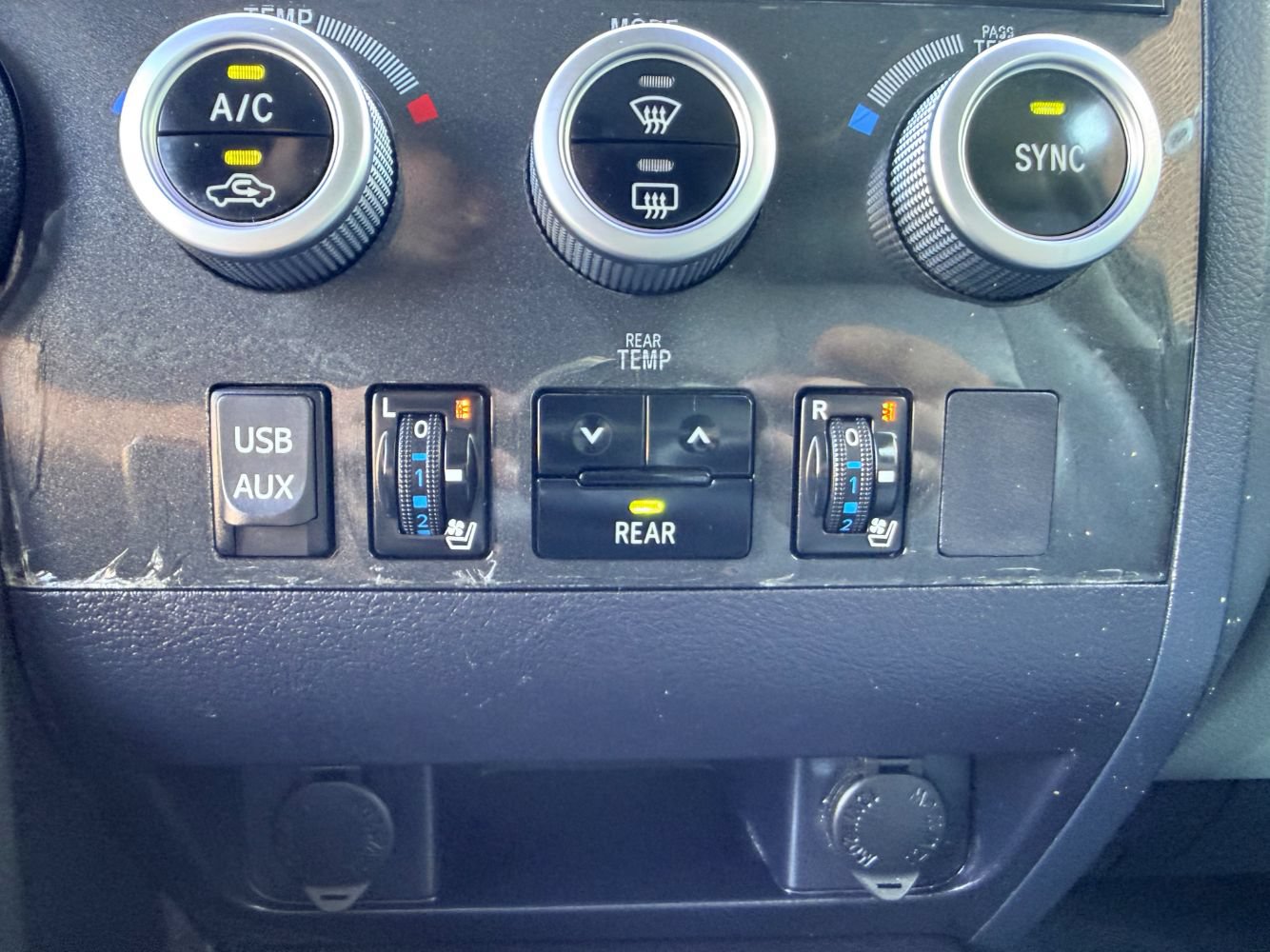 Used 2018 Toyota Sequoia Platinum w/ Carpet Mat Package AWD/4WD image 19