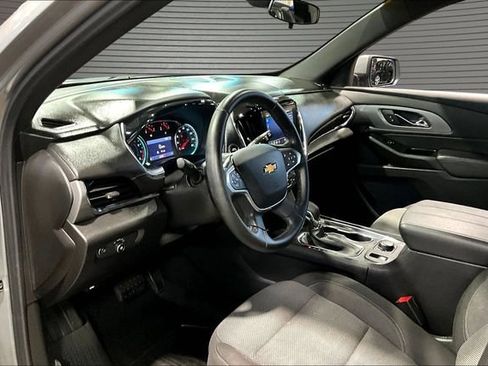 Used 2023 Chevrolet Traverse LT FWD image 16