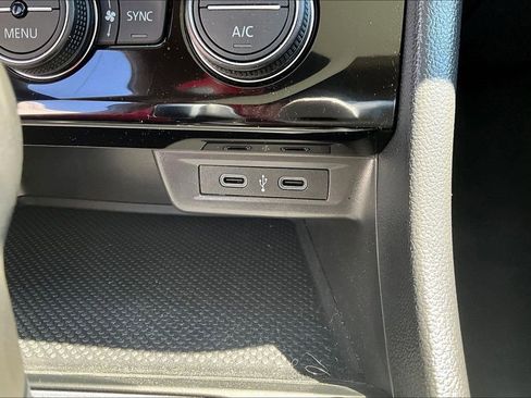 Used 2023 Volkswagen Jetta SE w/ Panoramic Sunroof Package FWD image 14