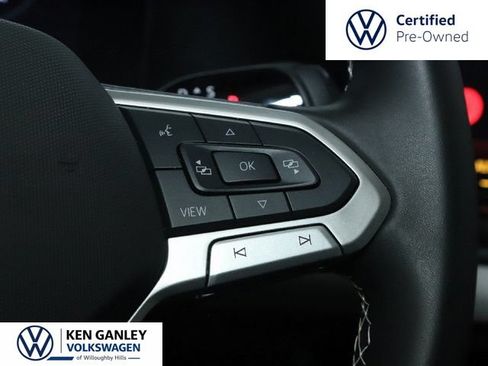Used 2025 Volkswagen Tiguan SE AWD/4WD image 23