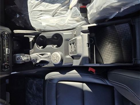 New 2025 Ford Bronco Outer Banks w/ Sasquatch Package image 24