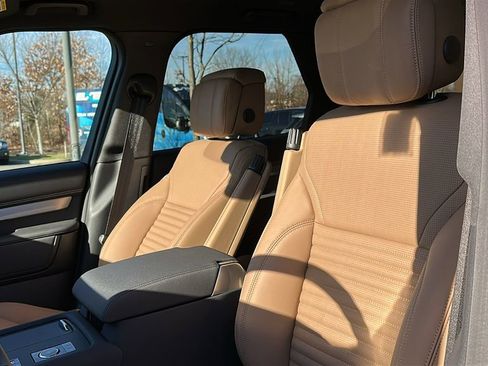 New 2026 Land Rover Discovery Limited Edition image 11