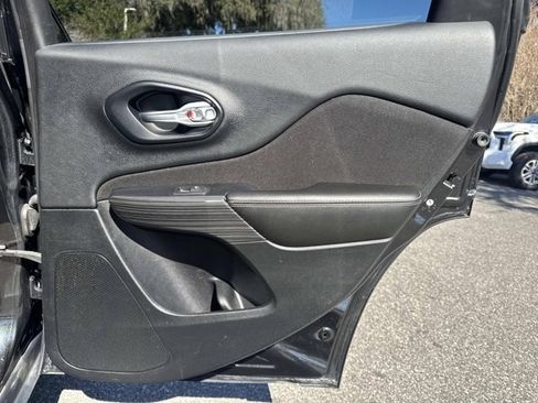 Used 2016 Jeep Cherokee Latitude w/ Safety/Convenience Group image 19