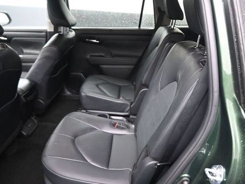 Used 2025 Toyota Highlander XLE AWD/4WD image 20