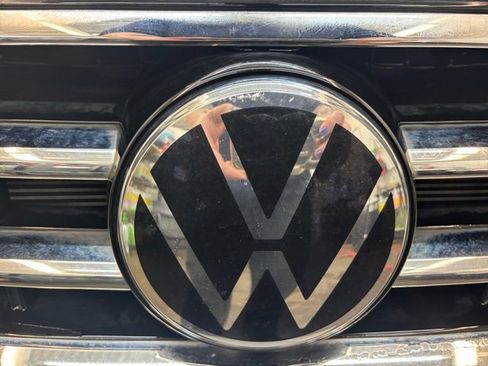 Certified 2022 Volkswagen Tiguan SE w/ Panoramic Sunroof Package image 8