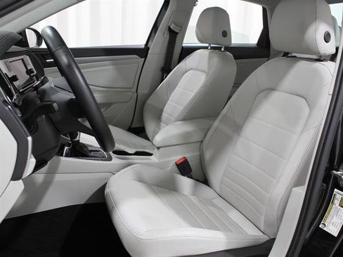 Certified 2023 Volkswagen Jetta SE image 5