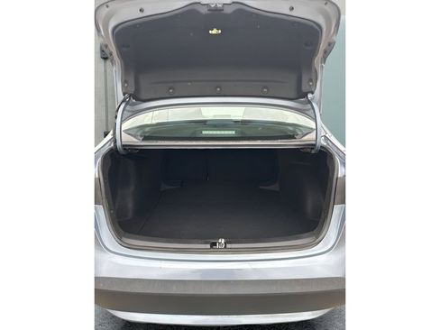 Used 2021 Toyota Corolla LE FWD image 9