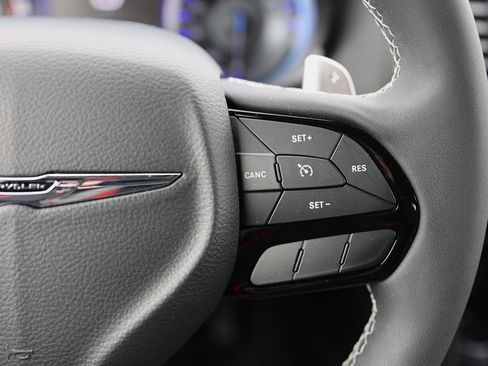 Used 2022 Chrysler 300 S image 36