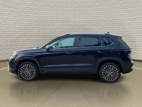 Used 2025 Volkswagen Taos SE image 8