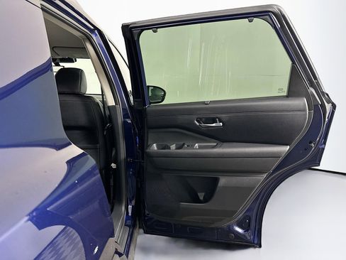 Used 2025 Nissan Pathfinder SL image 32