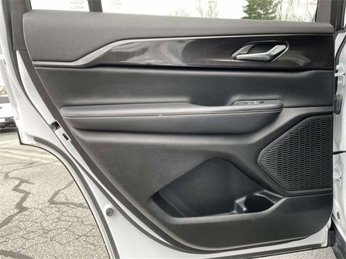 Used 2023 Jeep Grand Cherokee L Laredo image 15