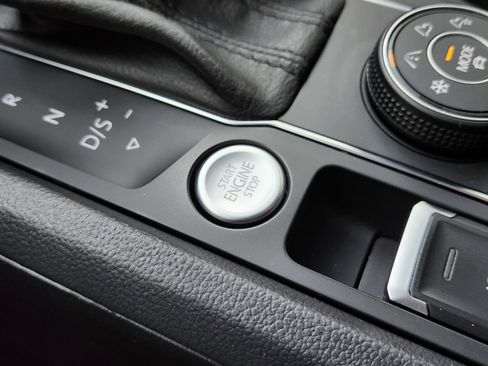 Used 2021 Volkswagen Atlas SE w/ Panoramic Sunroof Package image 10