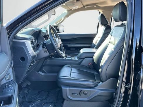 Used 2024 Ford Expedition XLT image 15