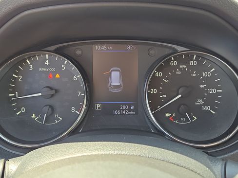 Used 2018 Nissan Rogue SV w/ Premium Package FWD image 25