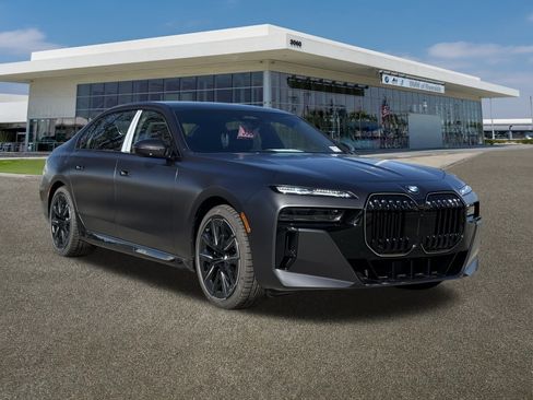 New 2026 BMW 760i xDrive w/ Executive Package image 2