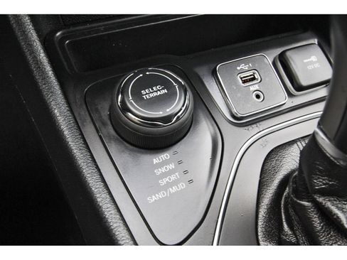 Used 2022 Jeep Cherokee Latitude Lux w/ Sun & Sound Group image 29