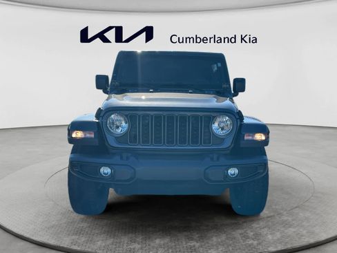 Used 2025 Jeep Gladiator Sport AWD/4WD image 8