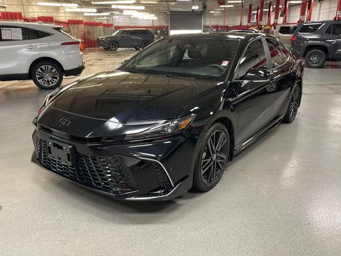Used 2025 Toyota Camry XSE w/ Premium Package image 5