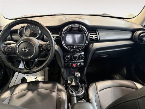 Used 2017 MINI Cooper 4-Door Hardtop image 8