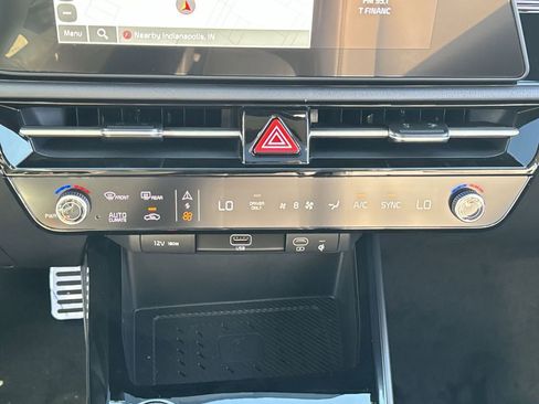 Used 2025 Kia Niro SX Touring image 27