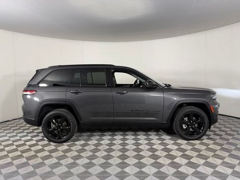 Certified 2023 Jeep Grand Cherokee Limited w/ Black Appearance Package AWD/4WD image 6